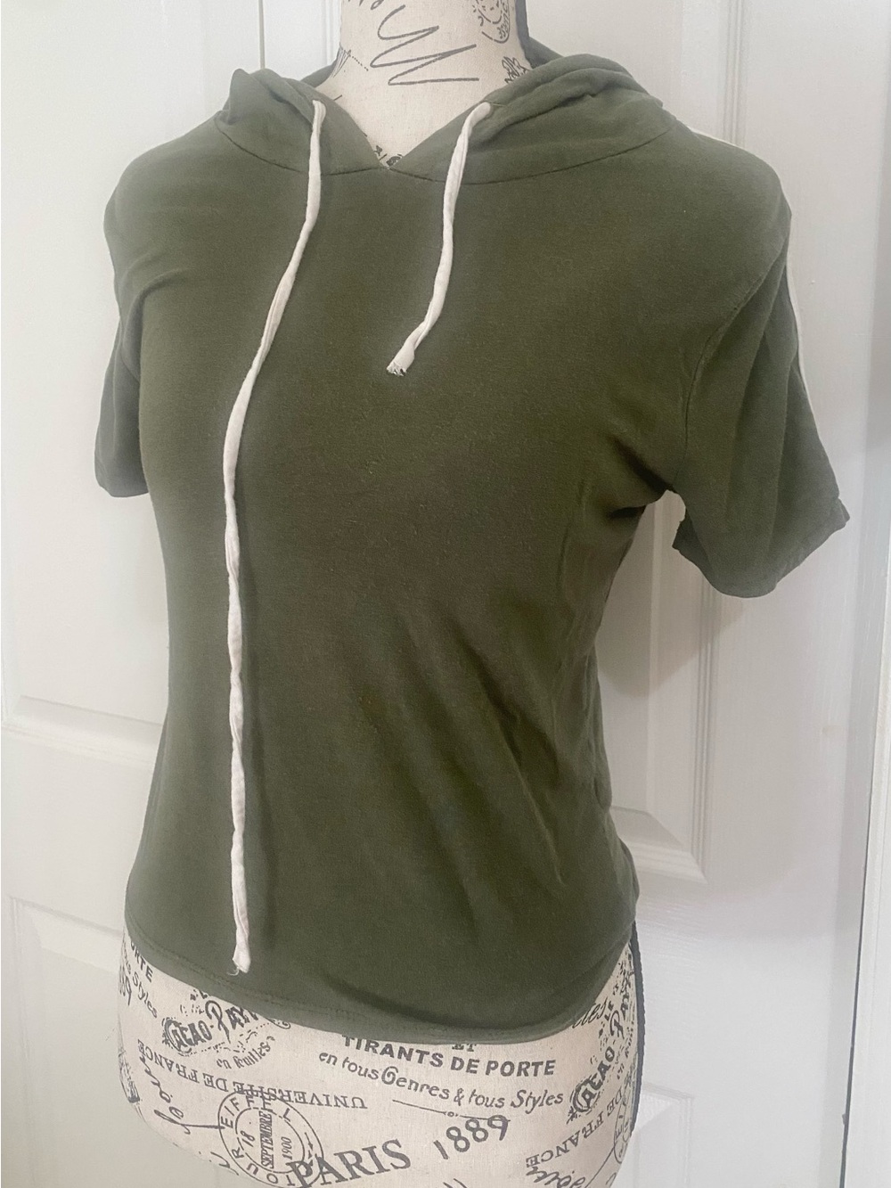 Green Short-Sleeve Hooded Top with Drawstring